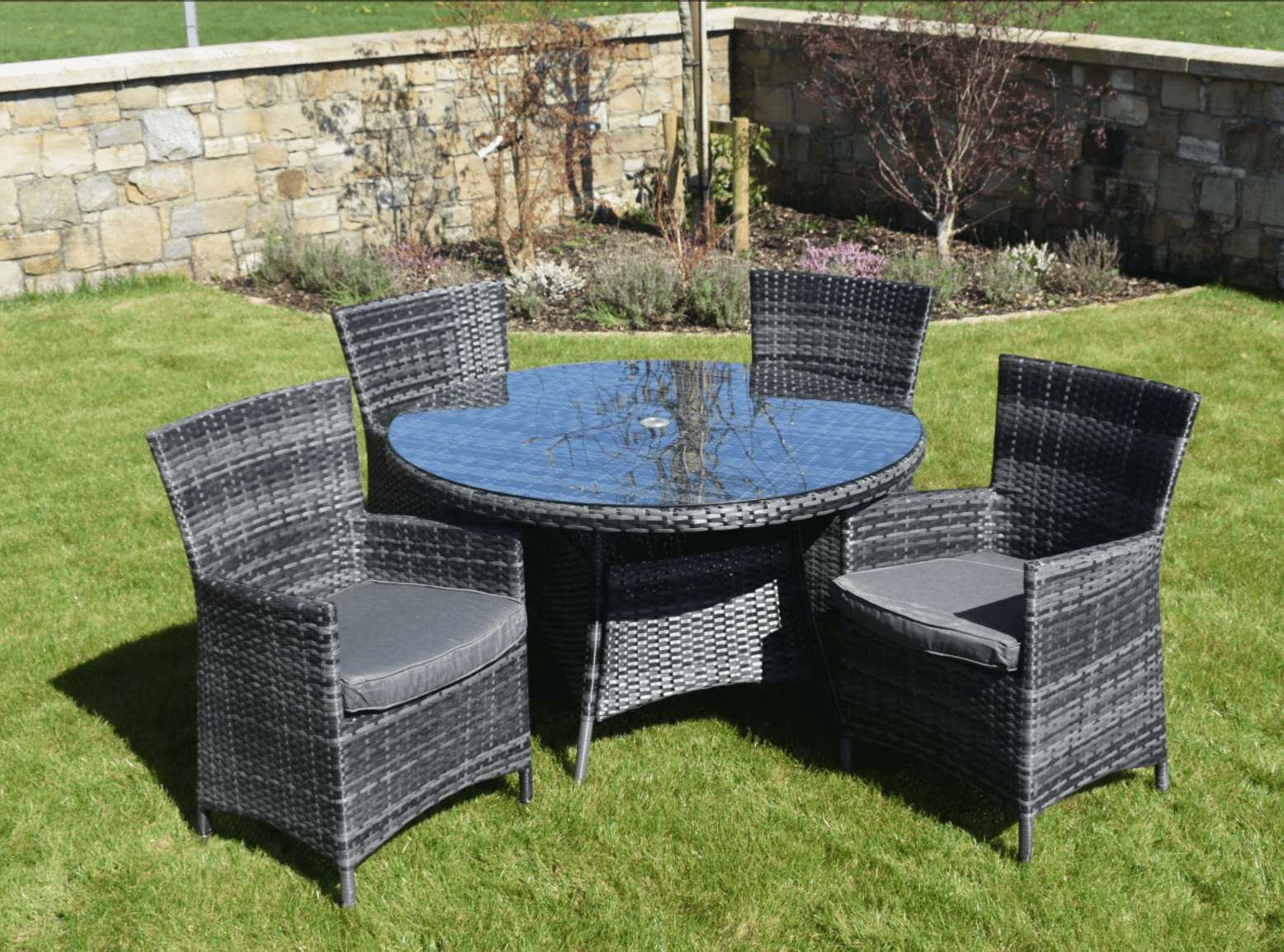 5 piece Rattan garden set - Luxury Interiors
