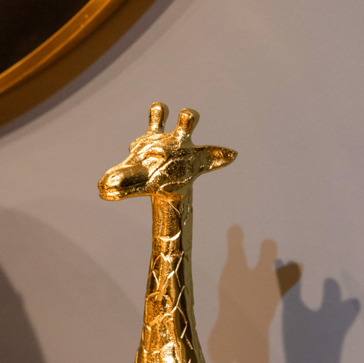 Safari yoga giraffe gold - Luxury Interiors