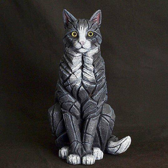 Edge Sculpture Cat Sitting - Luxury Interiors
