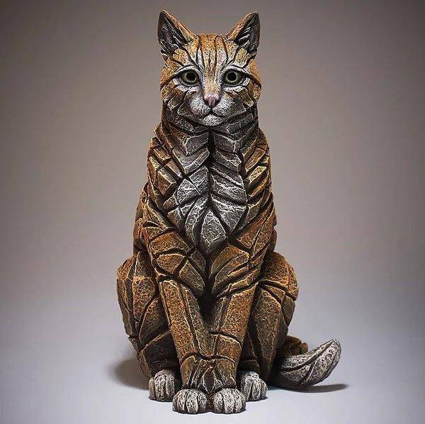 Edge Sculpture Cat Sitting - Luxury Interiors
