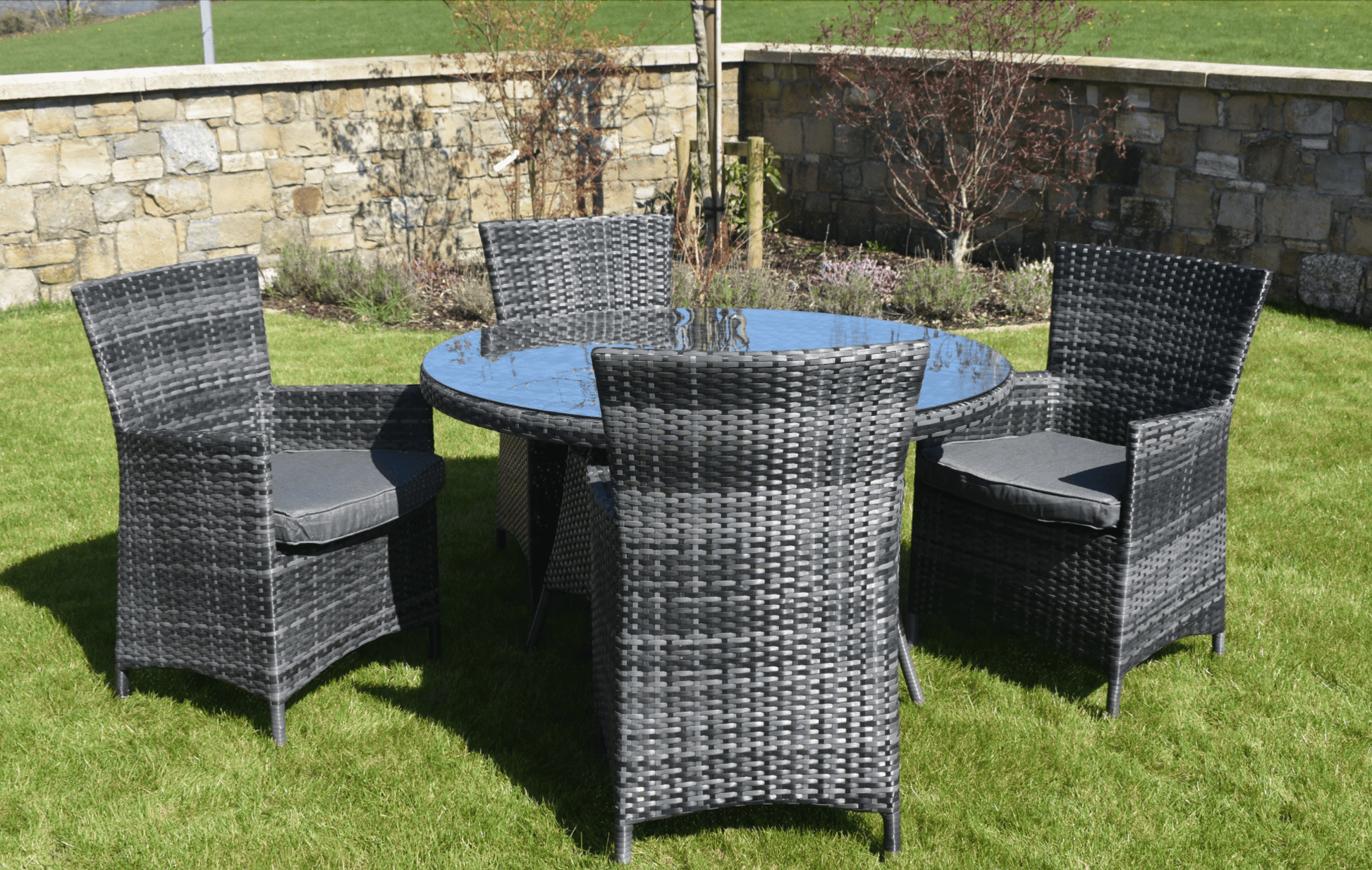 5 piece Rattan garden set - Luxury Interiors