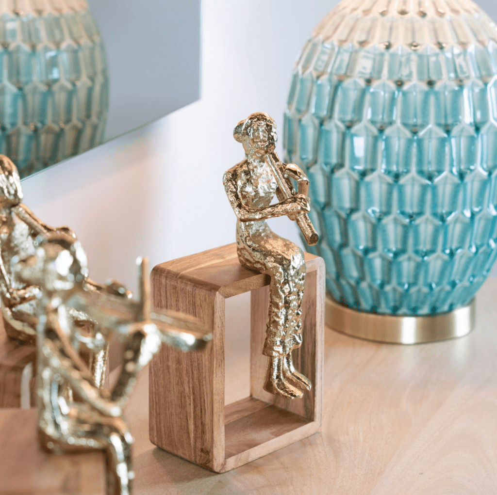 Sitting musician flute gold - Luxury Interiors
