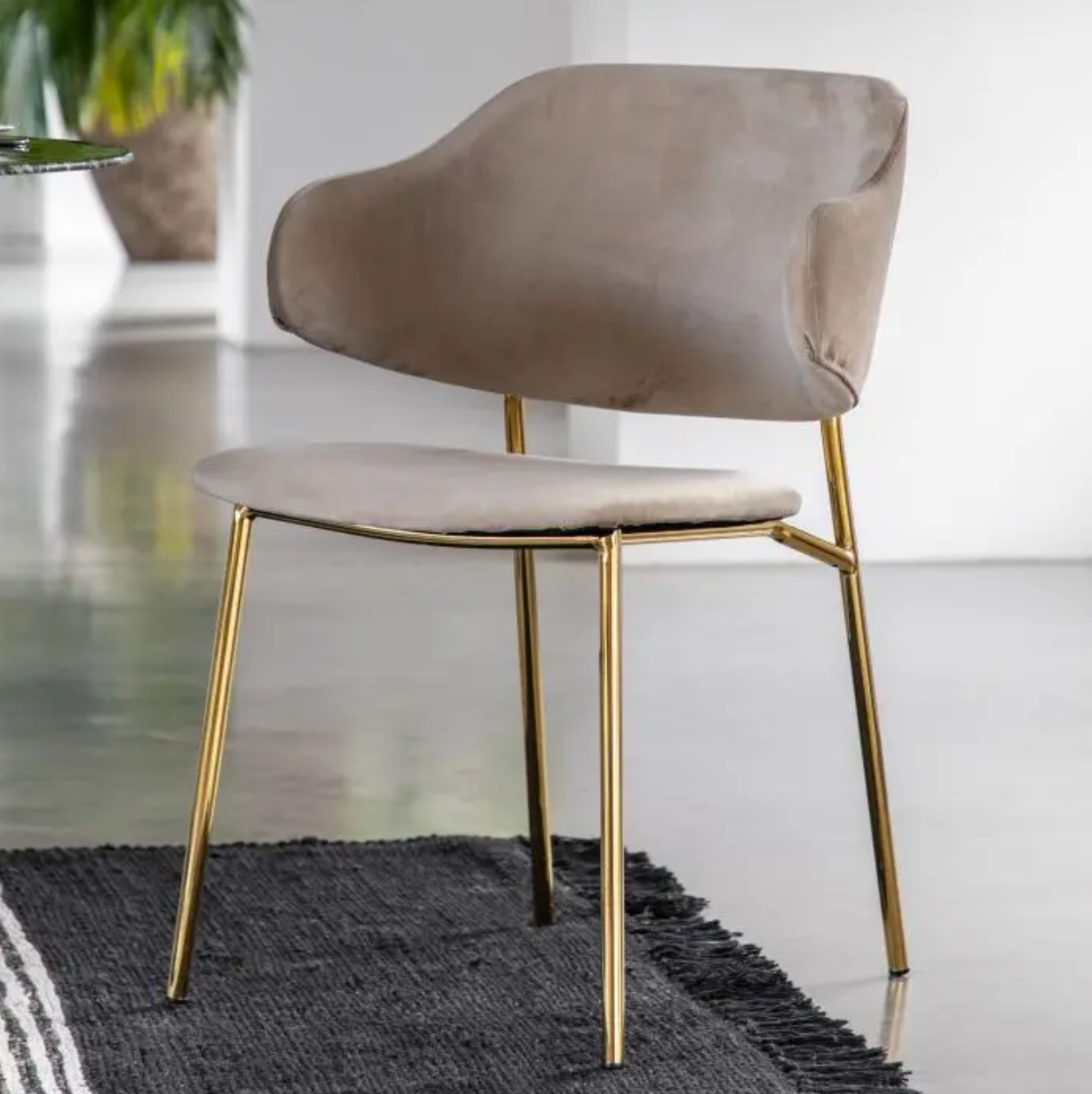 Fielding Round Dining Set - Luxury Interiors